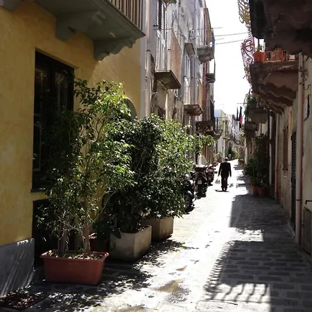 Einzimmerwohnung In Der Altstadt Von